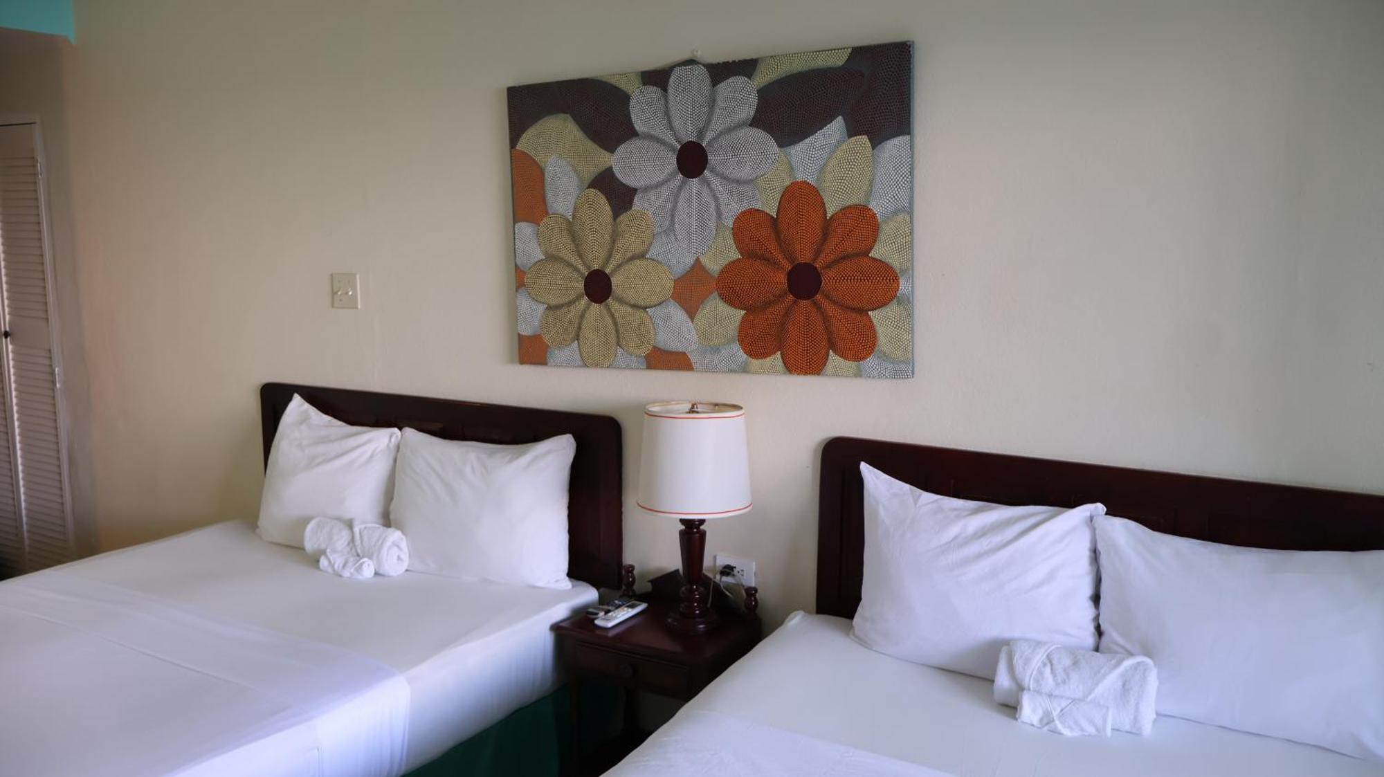Ocean Palms Hotel Ocho Rios Exterior photo