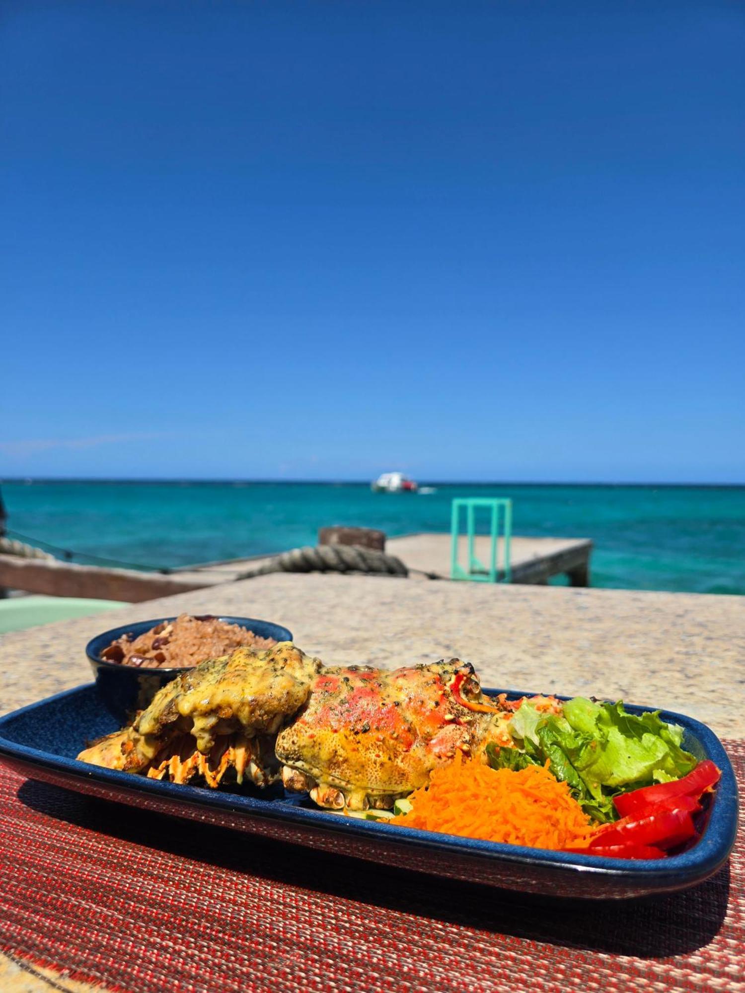 Ocean Palms Hotel Ocho Rios Exterior photo