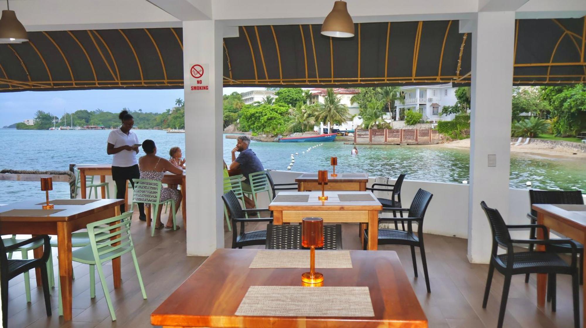 Ocean Palms Hotel Ocho Rios Exterior photo