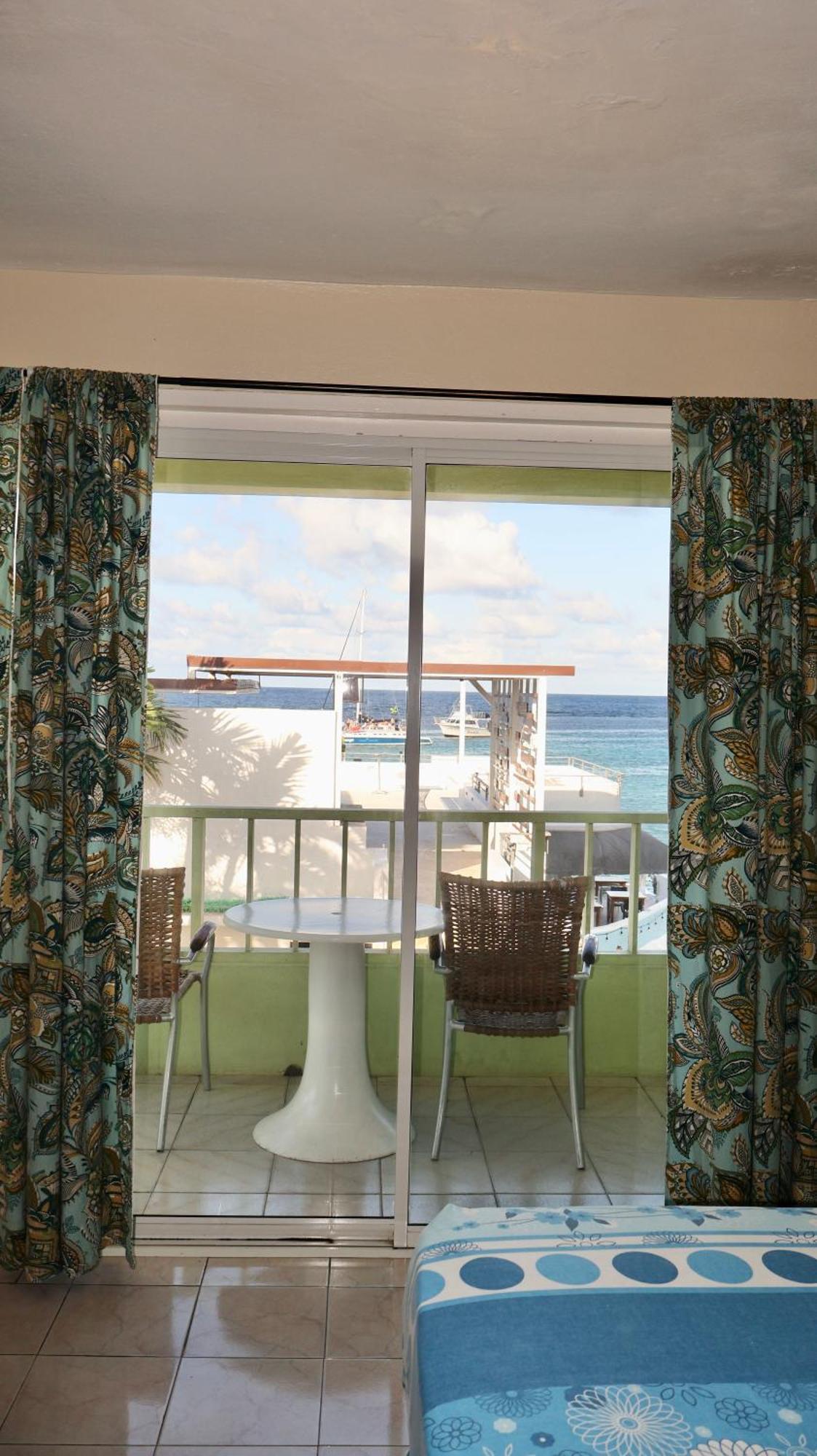 Ocean Palms Hotel Ocho Rios Exterior photo