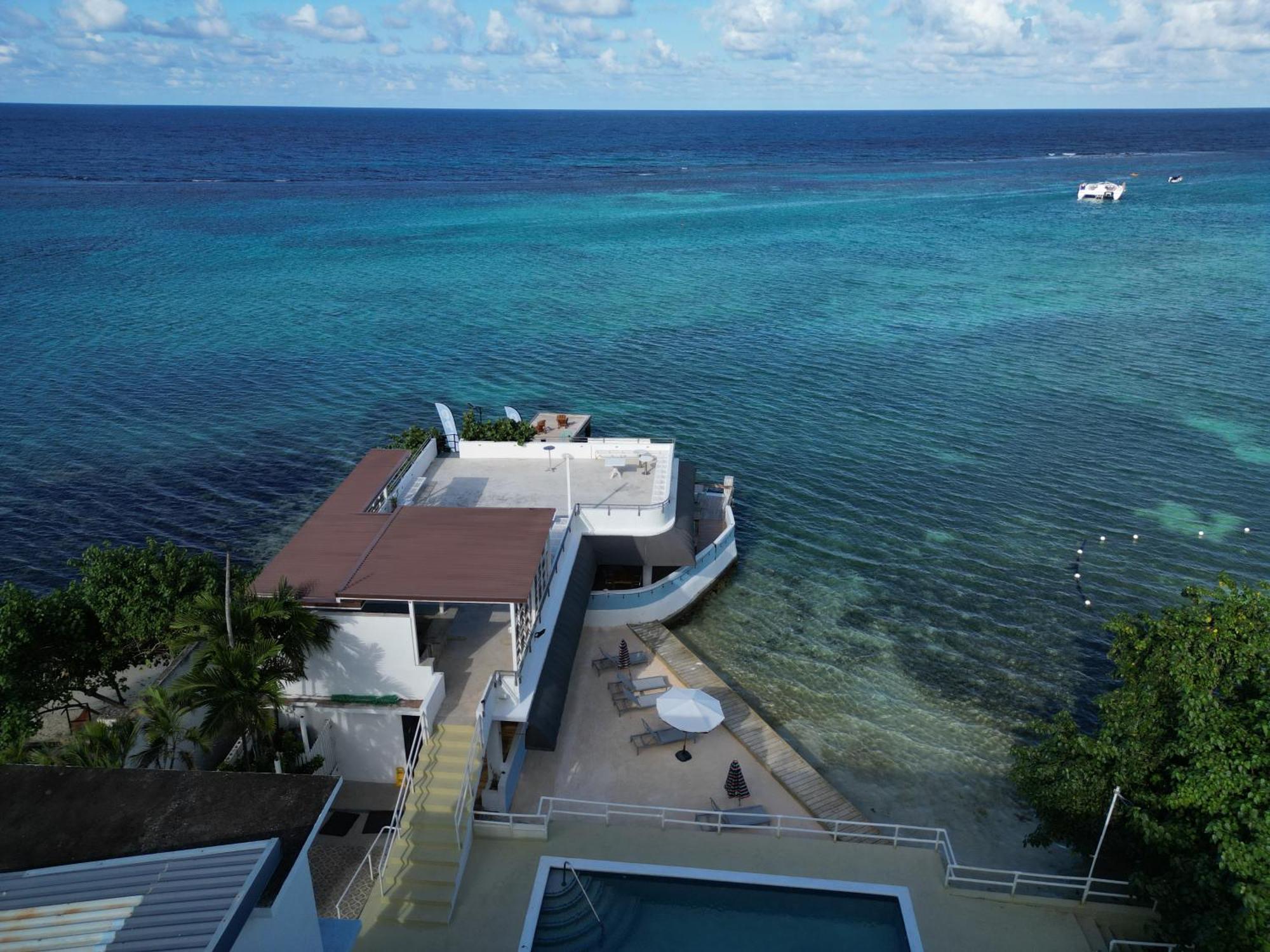 Ocean Palms Hotel Ocho Rios Exterior photo